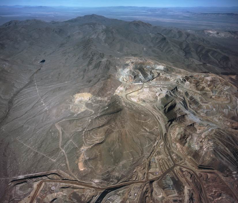 Aerial image of Phoenix Mine with Independence project in foreground.
