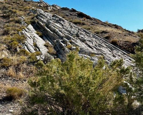 RW Trend - Looking ESE - closeup outcrop - Sept 26 2024